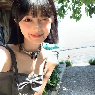 战火中的花蕾